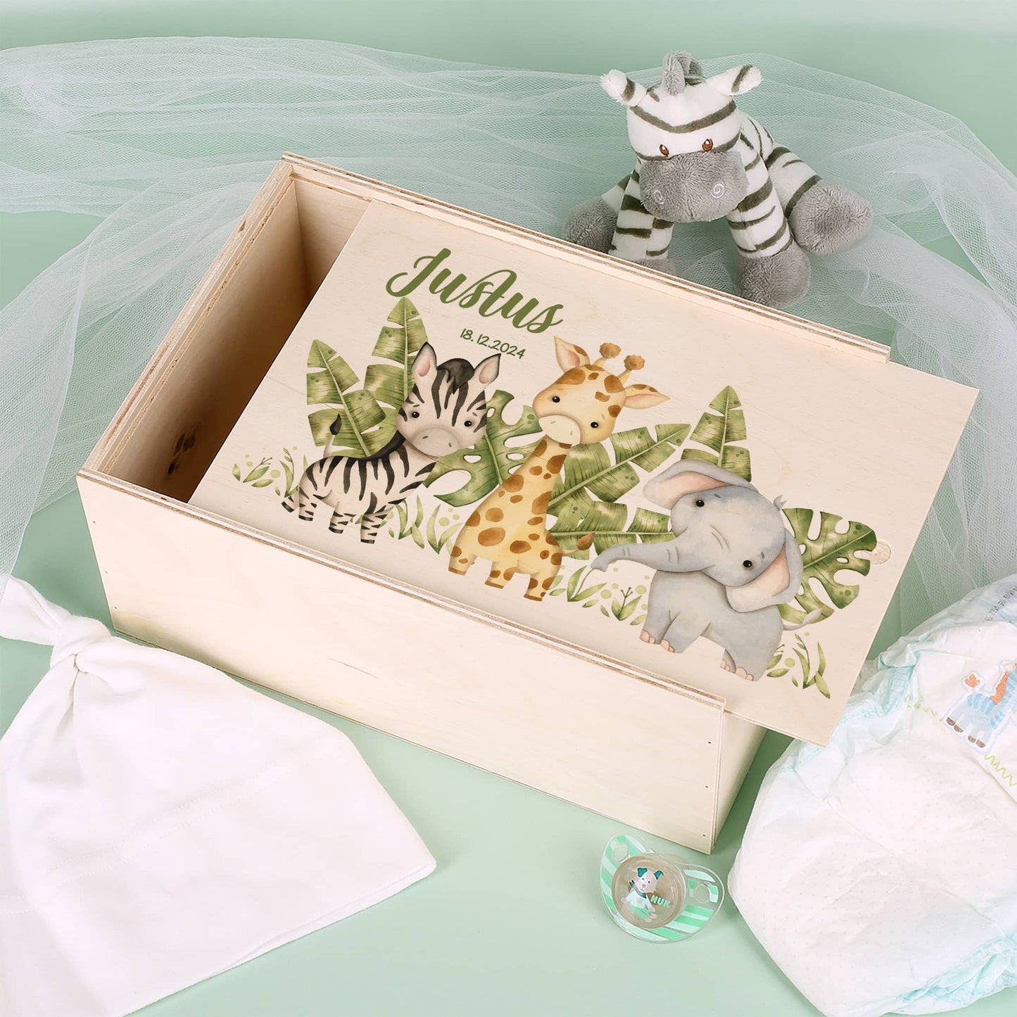 Erinnerungsbox mit Safaritieren, Wunschname und Geburtsdatum