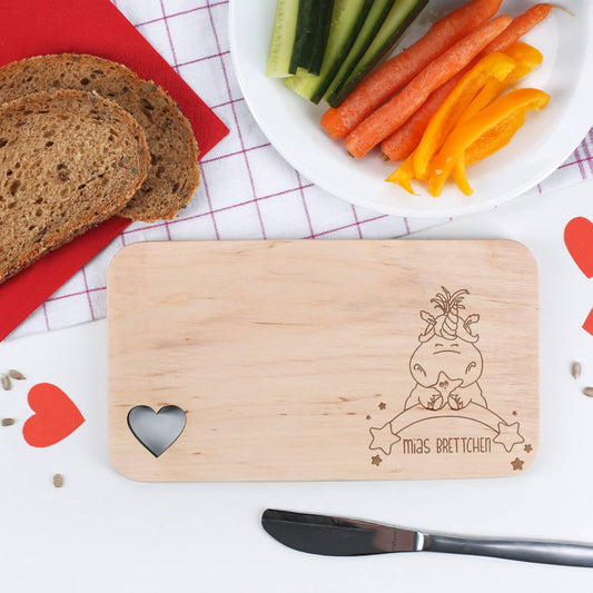 Brettchen aus Erlenholz mit Herzausschnitt, Knuddelhorn® und Wunschgravur 