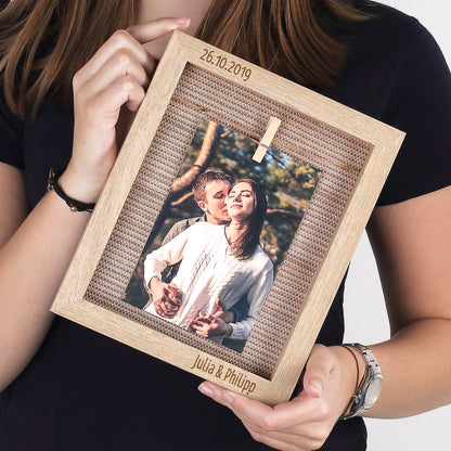 Fotorahmen mit Leinenschnur und kleiner Holzklammer