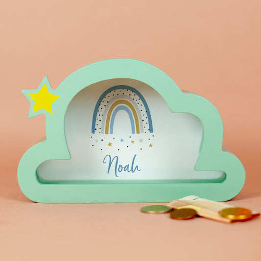 Spardose in Wolkenform mit blauem Regenbogen und Name Noah, ideales Geldgeschenk für Jungen