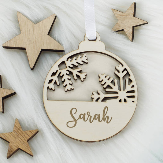 Christbaumschmuck aus Holz mit Name graviert