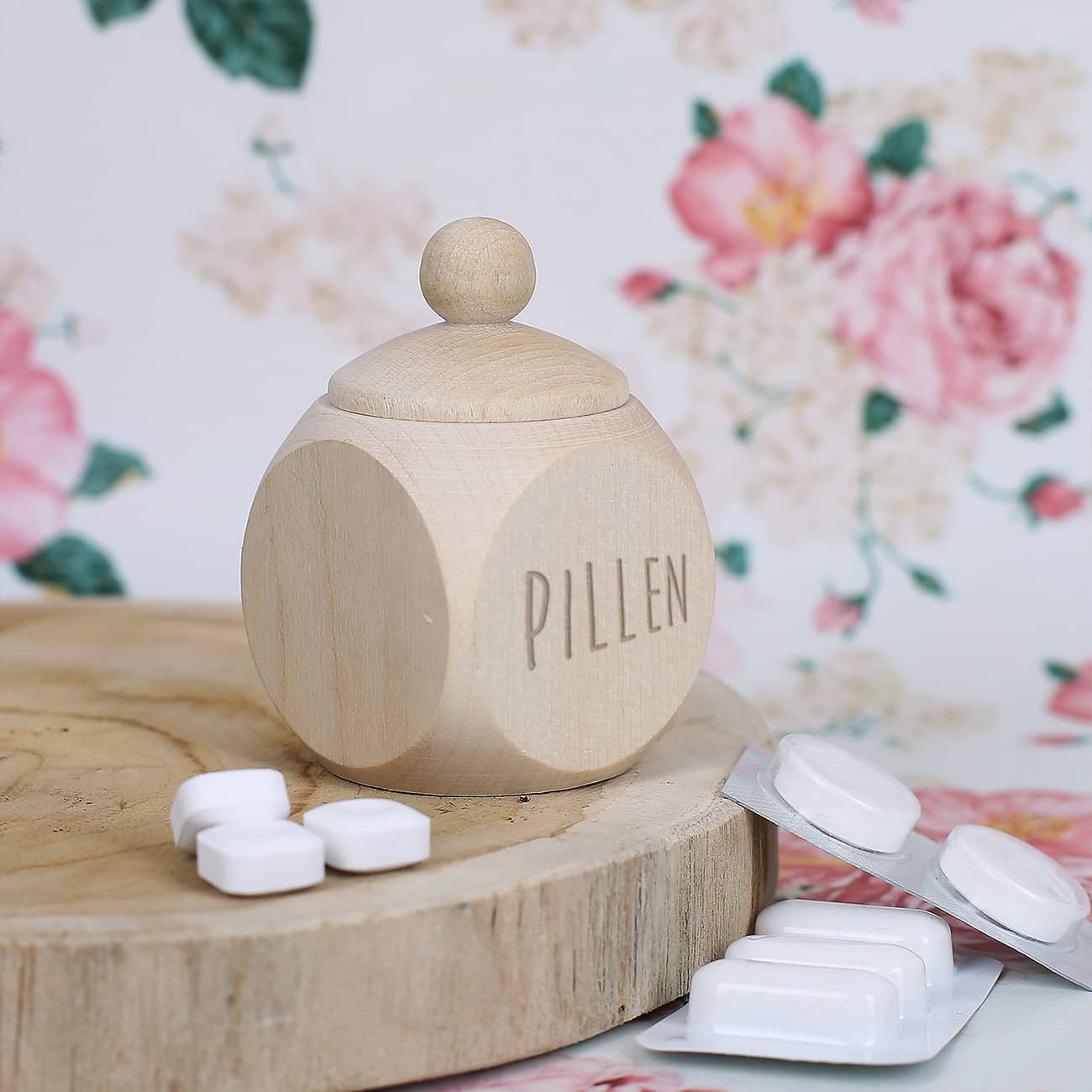 Graviertes Holzdöschen