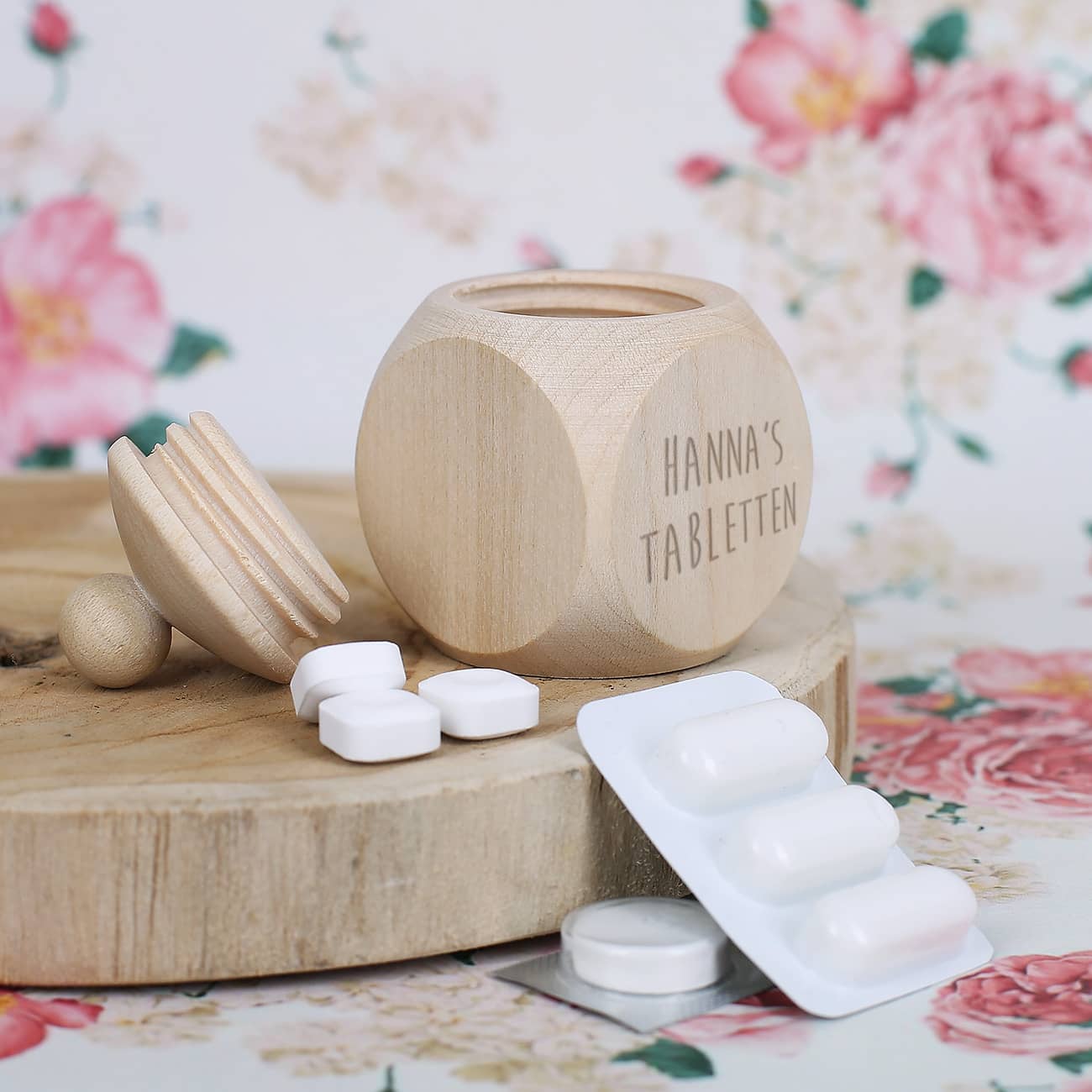 Kleine Holzdose mit praktischem Schraubdeckel