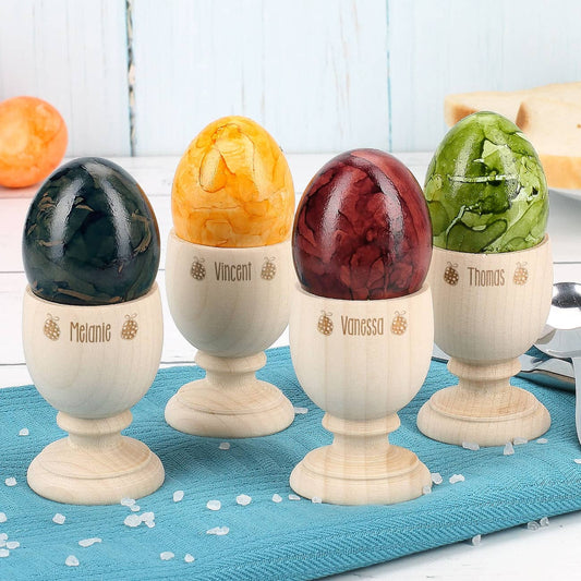 Vier Eierbecher zu Ostern im Set