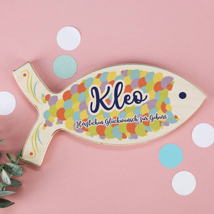 Holzfisch farbenfroh bedruckt als Andenken zur Geburt oder Taufe