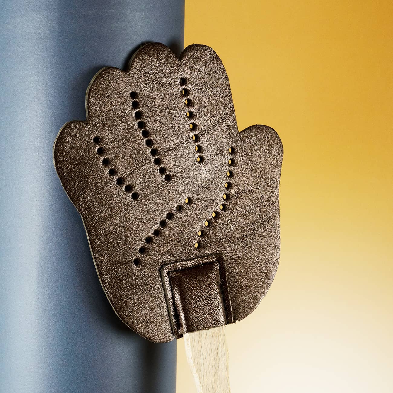 Klatschhand aus Leder