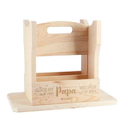 Beidseitige Gravur auf Flaschenträger-Hocker für Väter zum Vatertag