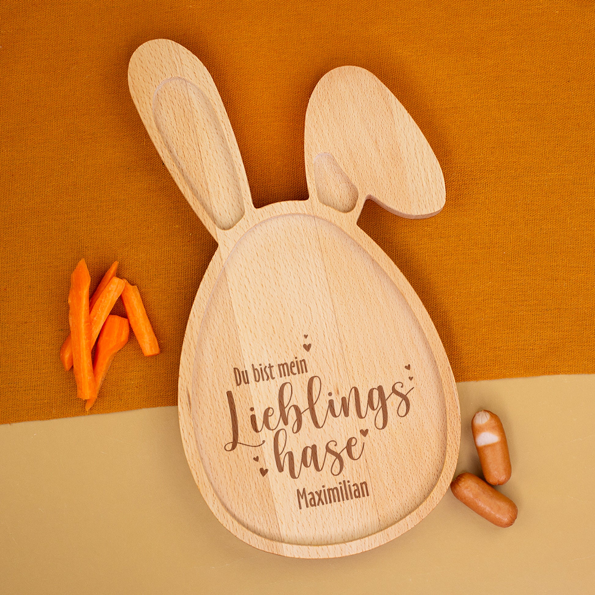 Oster Holzbrett in Hasenform mit Namensgravur und Besteck