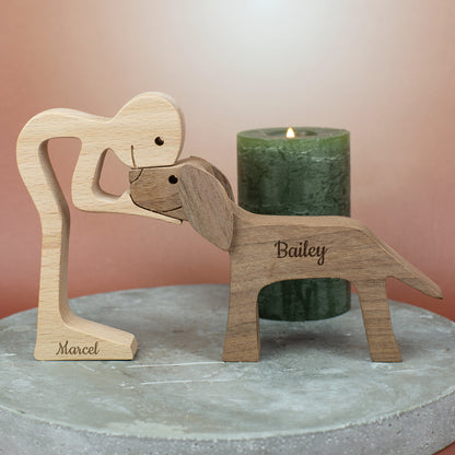 Holzskulptur Herrchen mit Hund – personalisiert mit zwei Namen | Geschenk für Hundebesitzer
