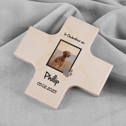 Personalisierbares Holzkreuz Trauer mit Pfotenmotiv – Erinnerung an dein Haustier