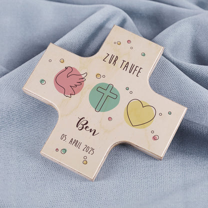 Holzkreuz zur Taufe, Kommunion oder Konfirmation mit Taube, Kreuz & Herz Motiv