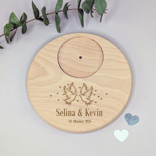Kerzenteller mit Gravur „Selina & Kevin“ – Hochzeitsthema, mit Eukalyptuszweig