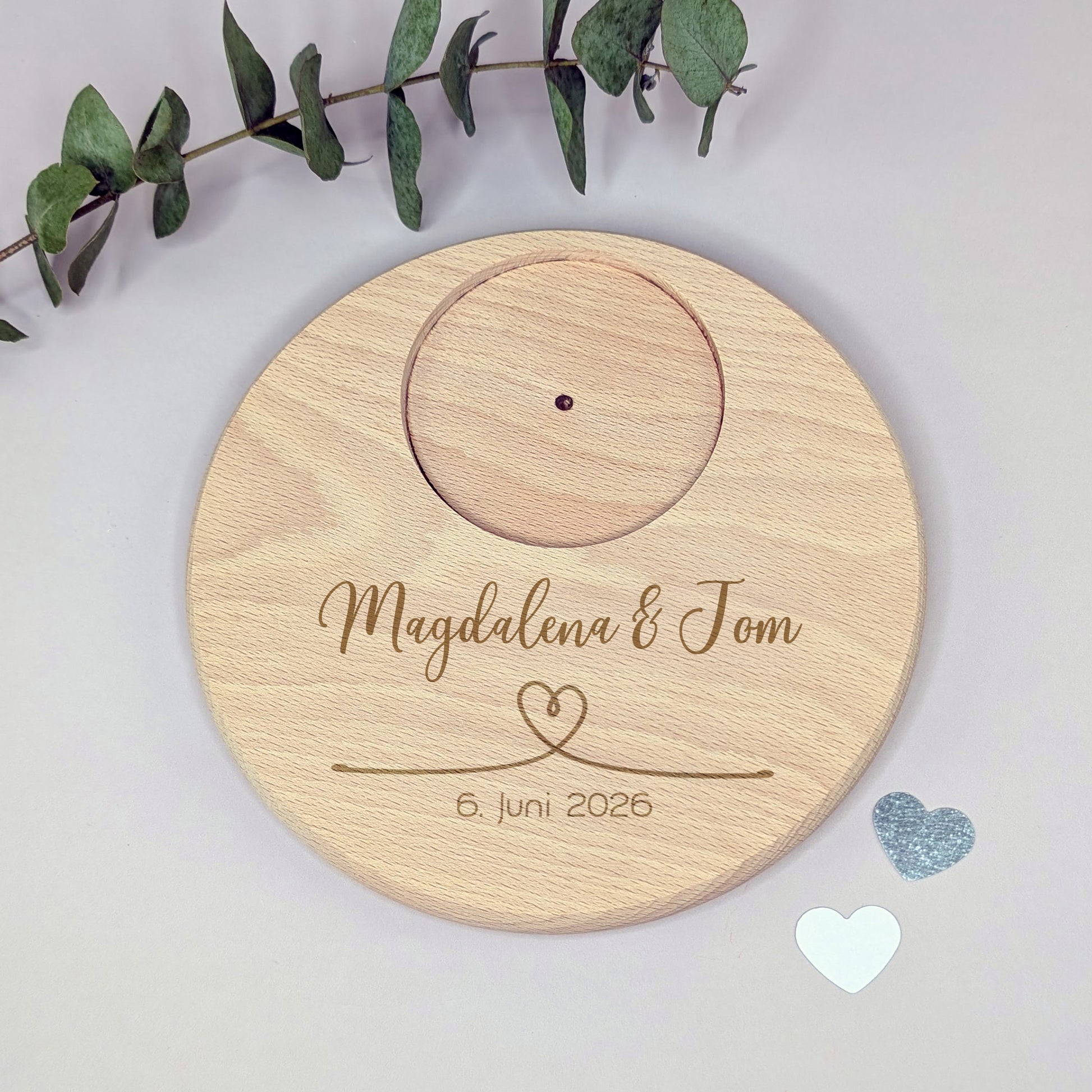 Personalisierter Kerzenuntersetzer aus Buchenholz mit Namen Magdalena und Tom