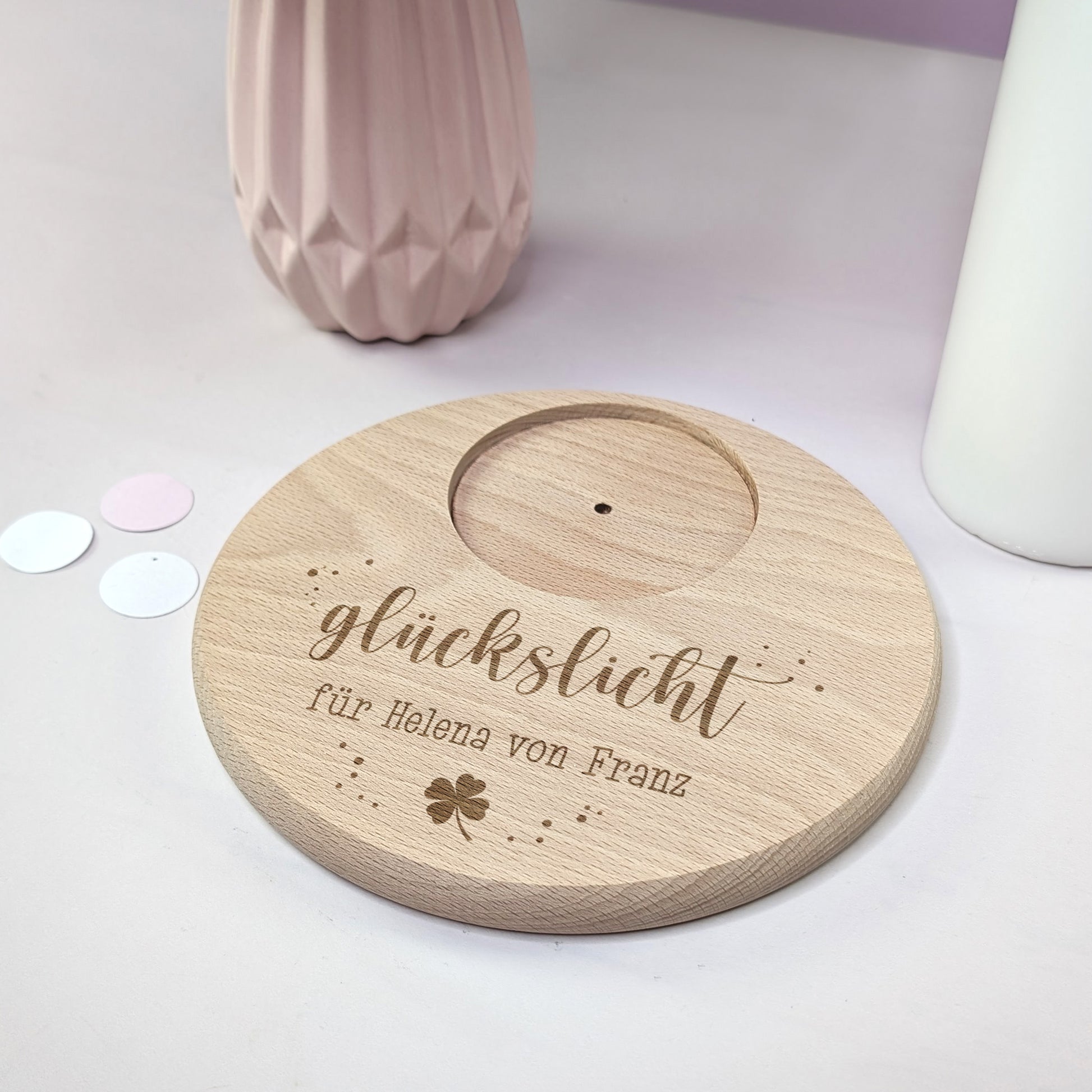 Personalisierter Kerzenteller mit „Glückslicht“-Schriftzug und Wunschtext „für Helena von Franz“, ohne Kerze