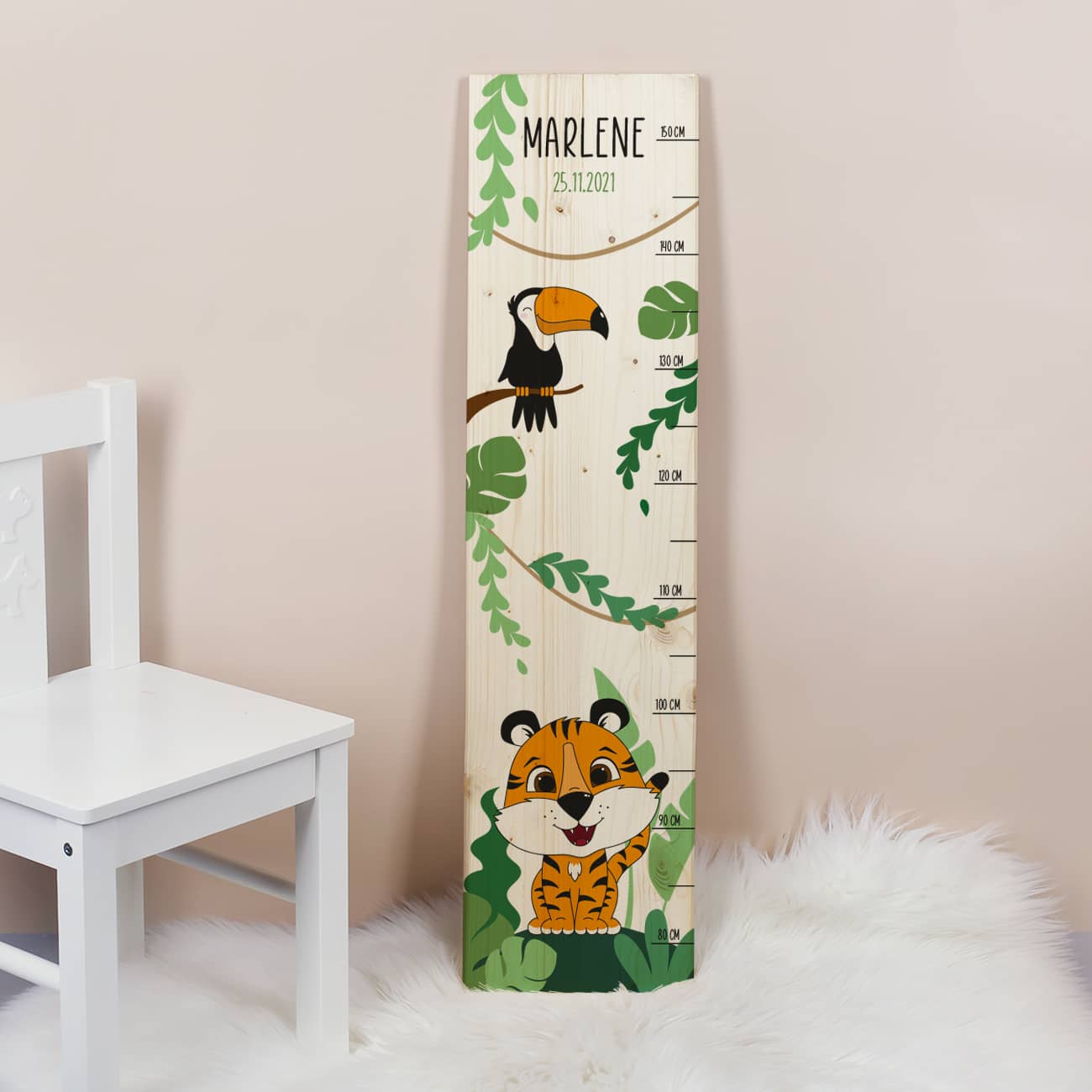 Dschungel Messlatte mit Daten des Kindes bedruckt