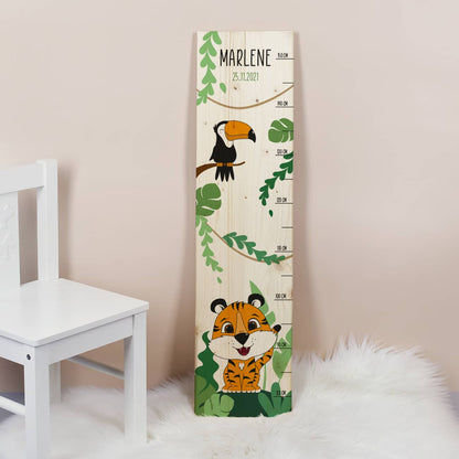 Dschungel Messlatte mit Daten des Kindes bedruckt