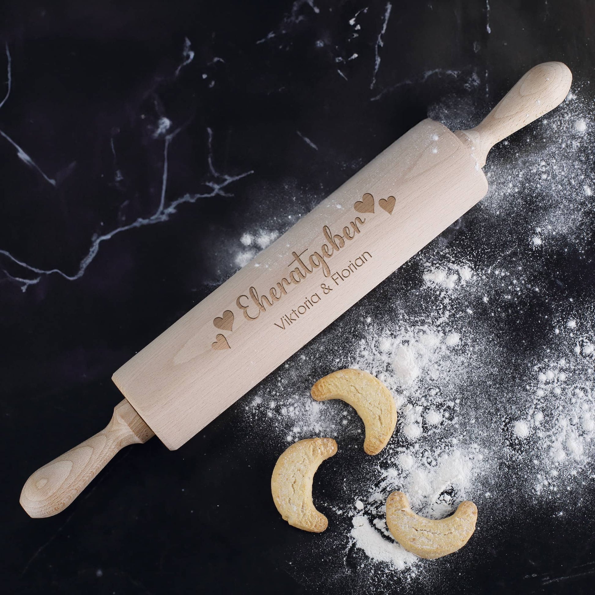 "Eheratgeber"-Schriftzug mit Namen nach Wunsch