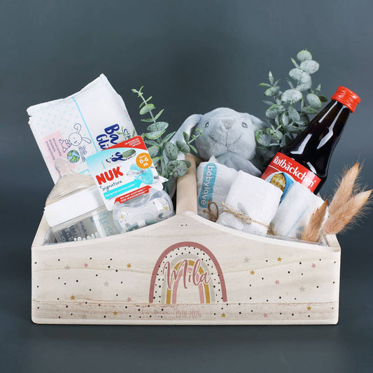 Personalisierter Holzkorb mit einem Griff, Regenborgenmotiv und Ihren persönlichen Daten