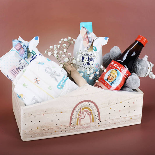 Geschenkkorb aus Holz mit Regenbogenmotiv für Mädchen mit Name und Datum