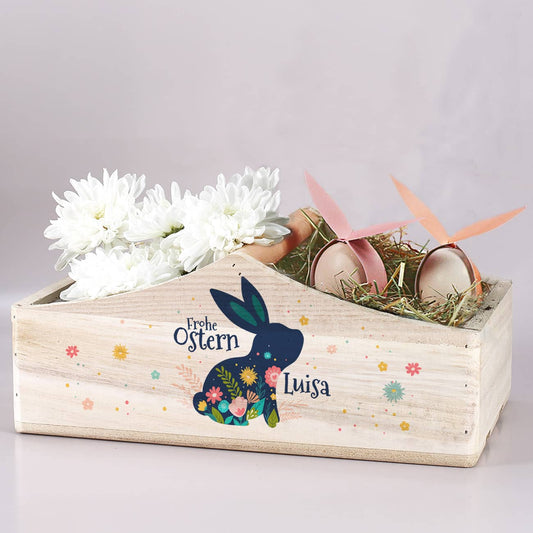 Holzkiste als Osternest mit dem Namen
