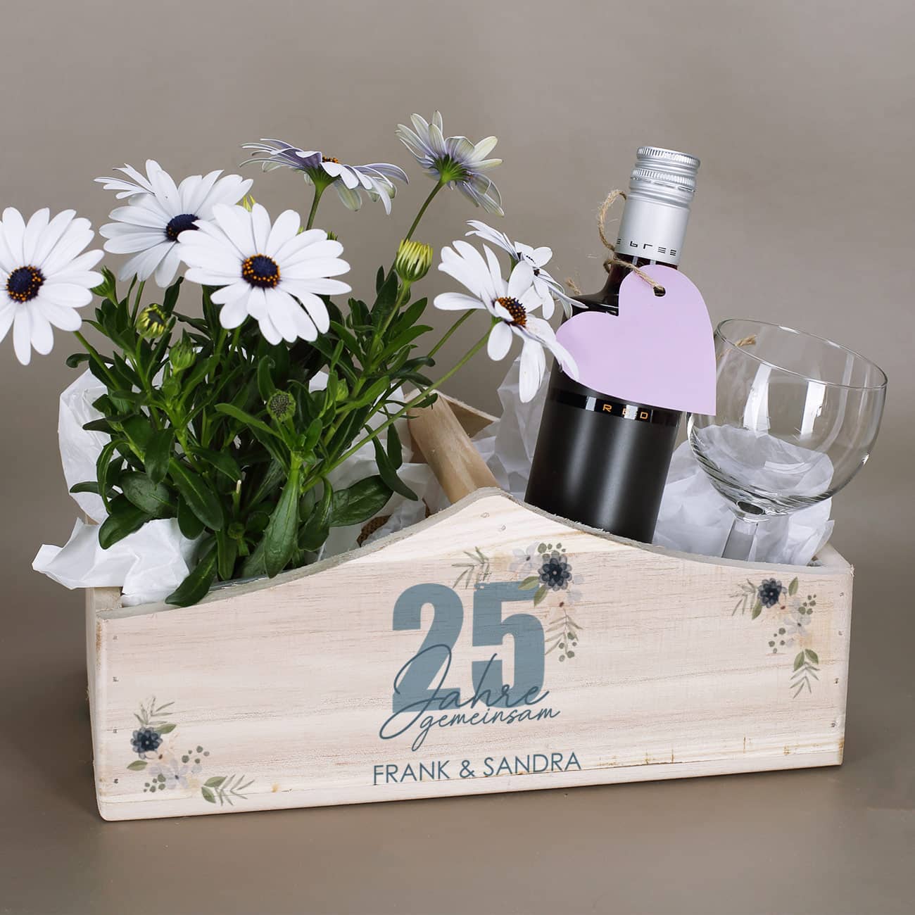 Pflanzkorb aus Holz mit Namen personalisiert