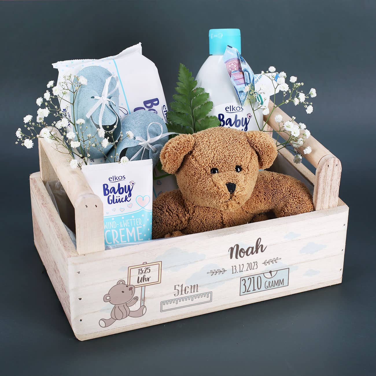 Holzkorb zur Geburt mit personalisierten Aufdruck