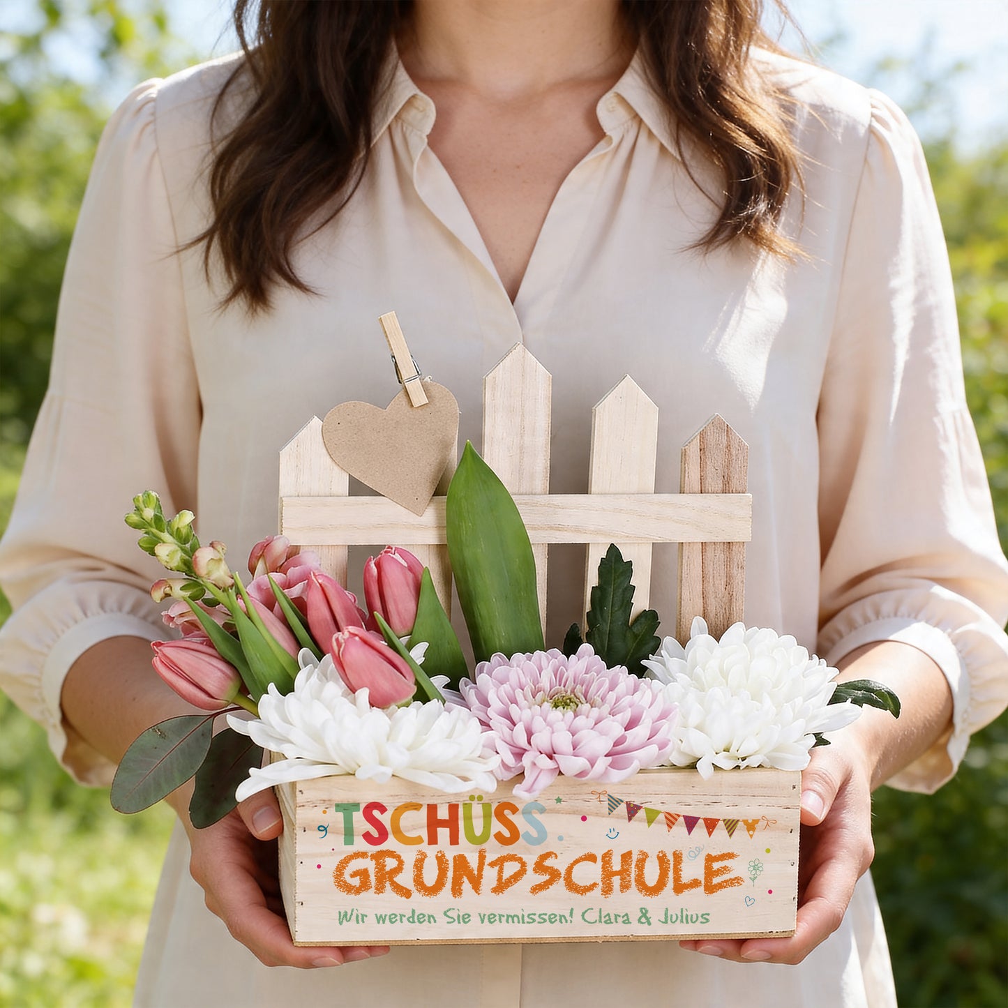Tschüss Grundschule - Präsentkorb Pflanzkiste als Abschiedsgeschenk für Lehrer