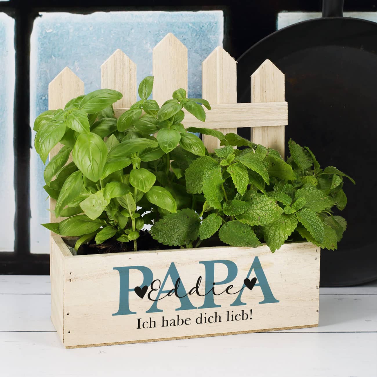 Pflanzkorb auf Holz mit Zaun für Papa zum Vatertag