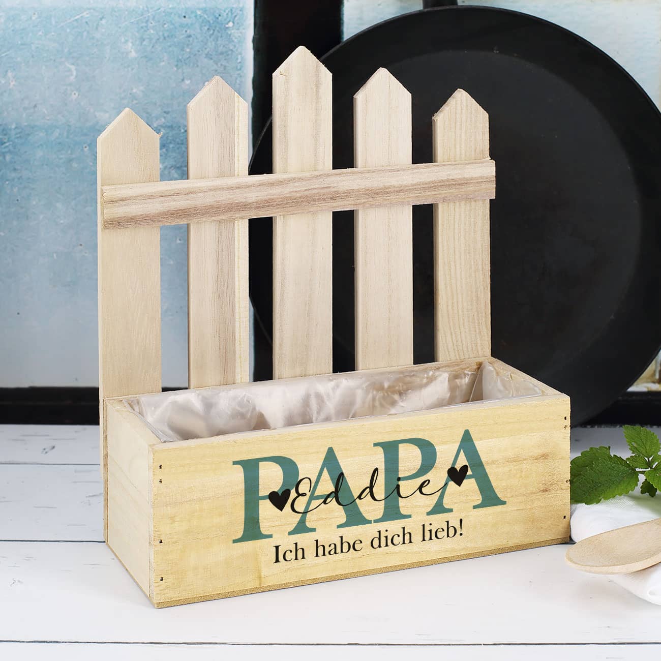 Pflanzkorb auf Holz mit Zaun für Papa zum Vatertag