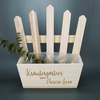 Gravierter Pflanzkorb mit dem Schriftzug "Kräutergarten von" und Dem Namen Ihrer Wahl
