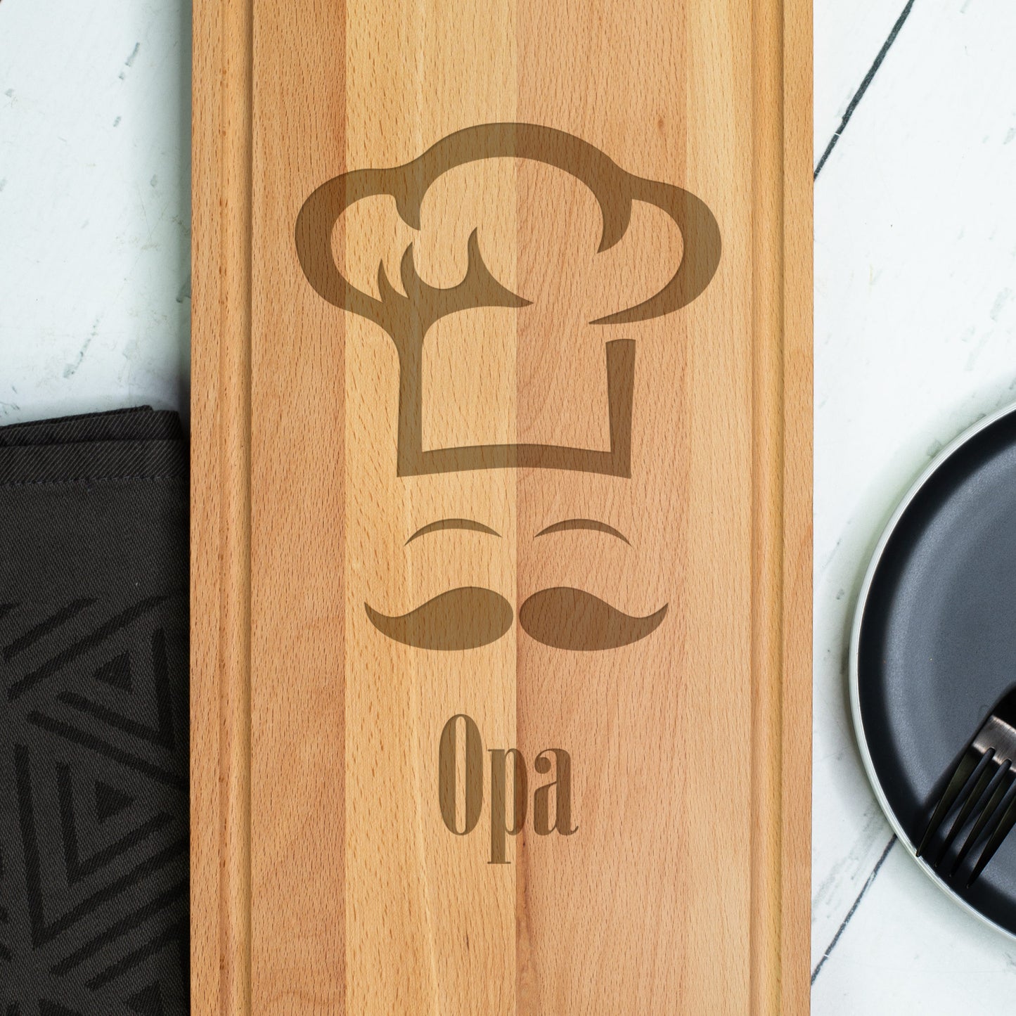 Personalisiertes XXXL Servierbrett aus gedämpftem Buchenholz - graviert mit Name und Chefkoch-Motiv