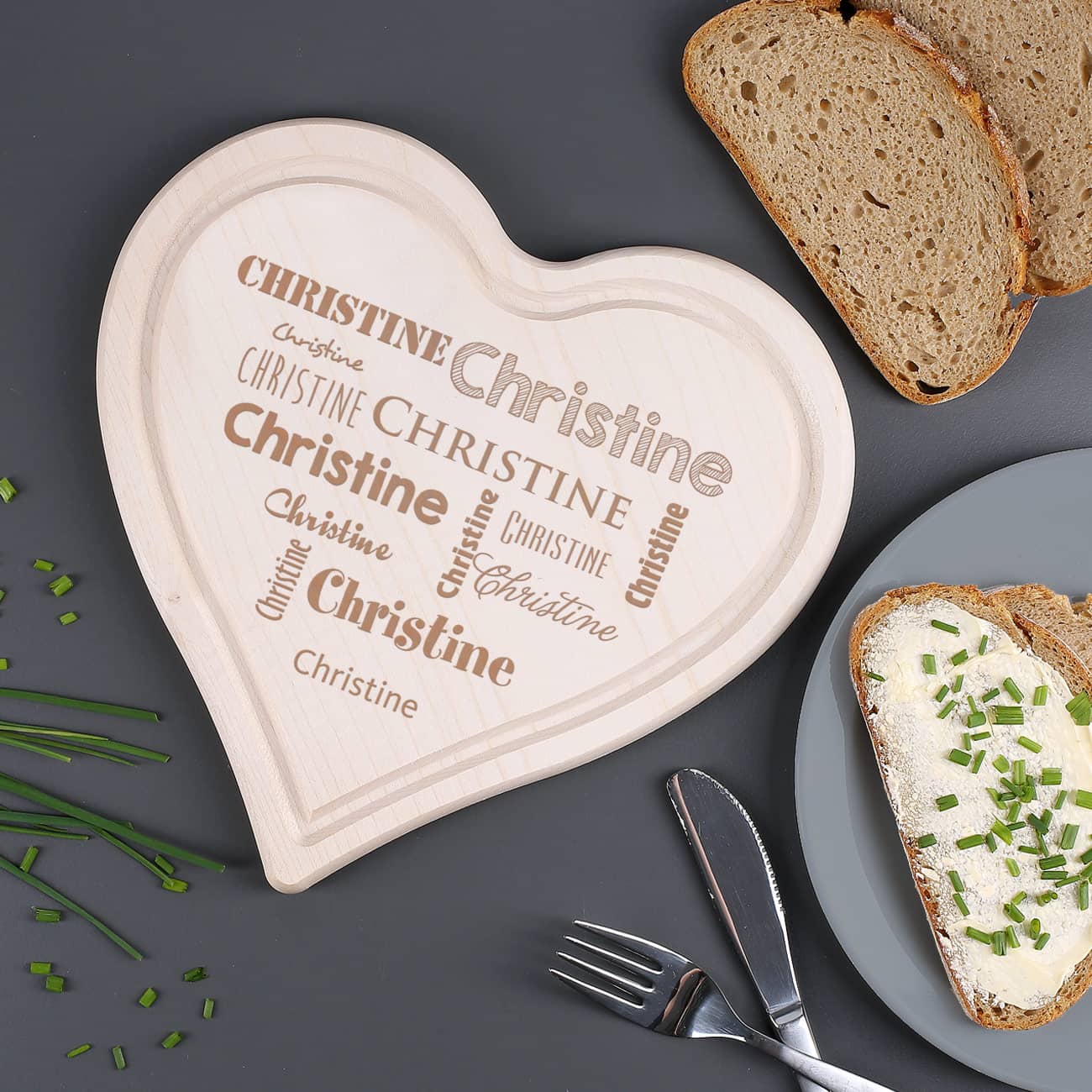 Herz-Holzbrettchen mit Name in verschiedenen Schriftarten, 24 cm