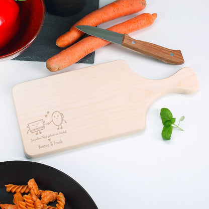 Topf und Deckel graviert auf Holzbrettchen mit Griff