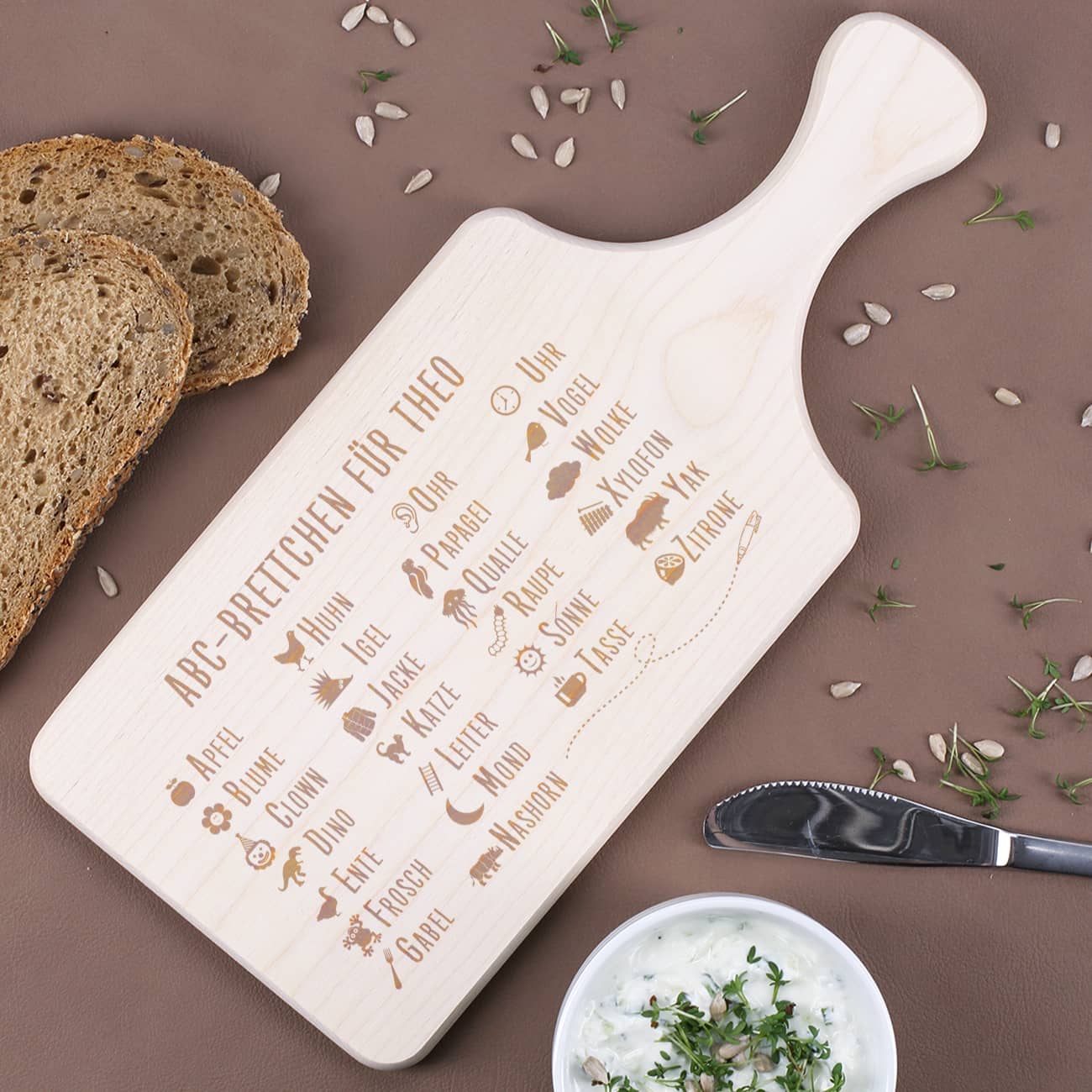 Holzbrett mit ABC und Wunschtext