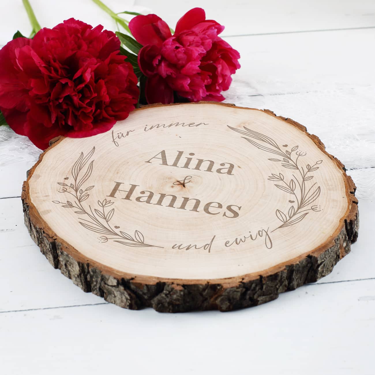 Romantisch gestaltete Baumscheibe zur Hochzeit