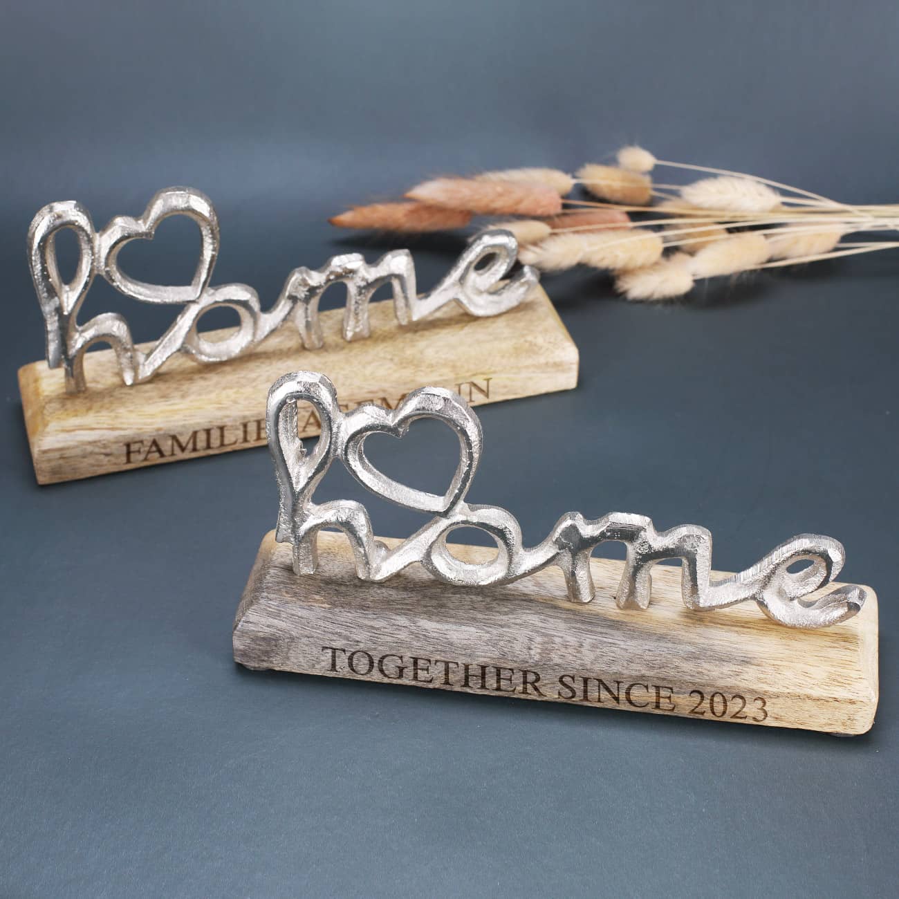 Holz in unterschiedlicher Maserung und Farbe