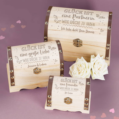 Glück ist... Schatztruhe mit Wunschtext in 3 Größen