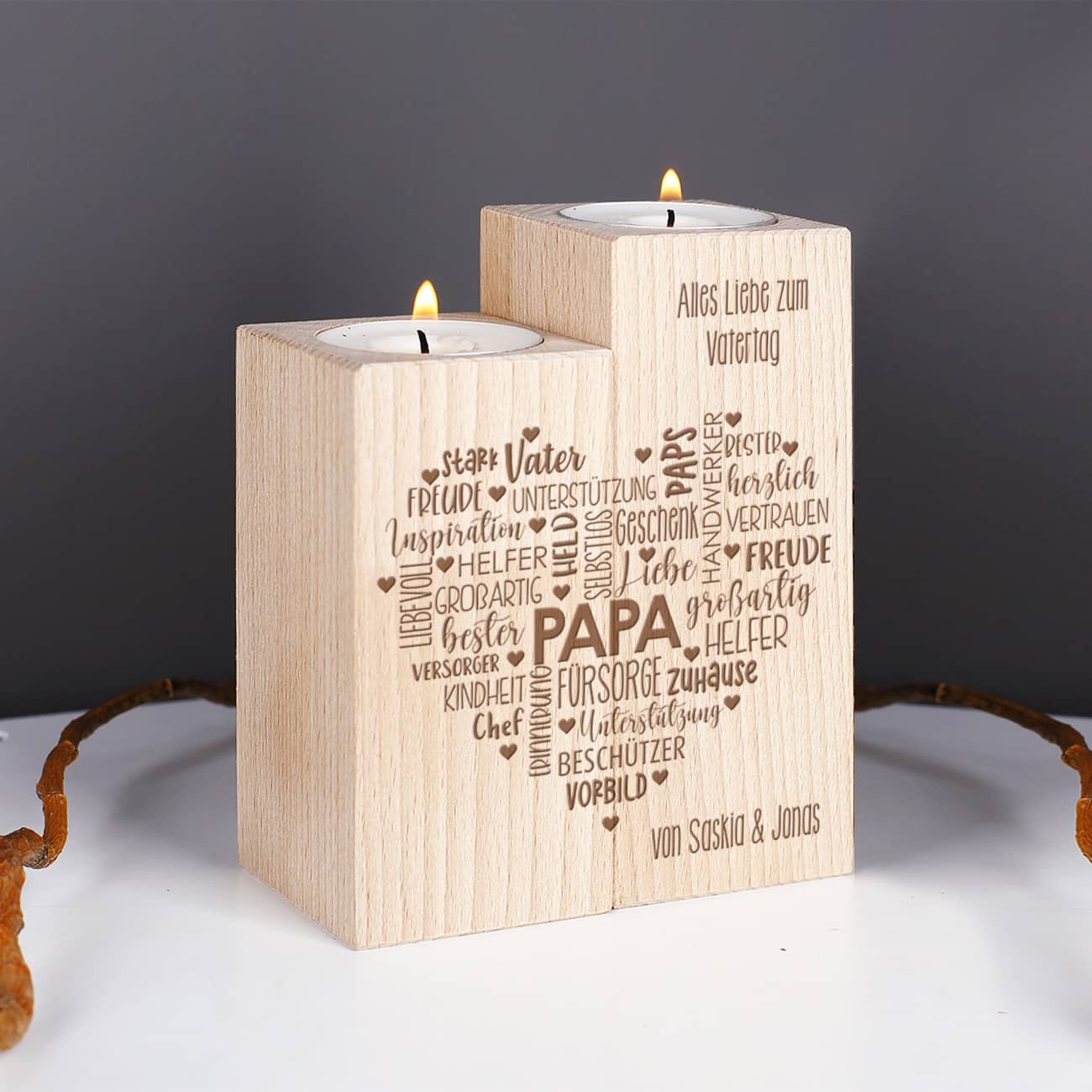 Vatertagsgeschenk - Teelichthalter aus Holz mit graviertem Herz & Wunschtext