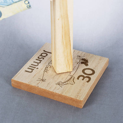 Mit Name und Alter graviert