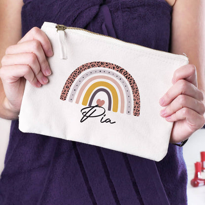 naturfarbenes Beautycase mit Regenbogen-Motiv und Name