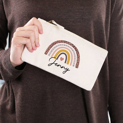 naturfarbenes Beautycase mit Regenbogen-Motiv und Name