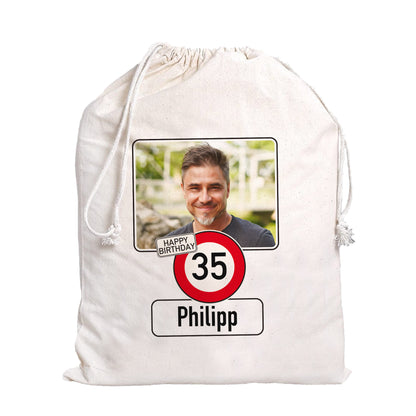 Personalisierter Geschenksack mit Foto, Name Philipp und Alter 35 im Verkehrsschild-Design