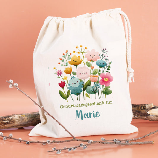 Geschenksack mit Blumenillustration und personalisiertem Text „Geburtstagsgeschenk für Marie“