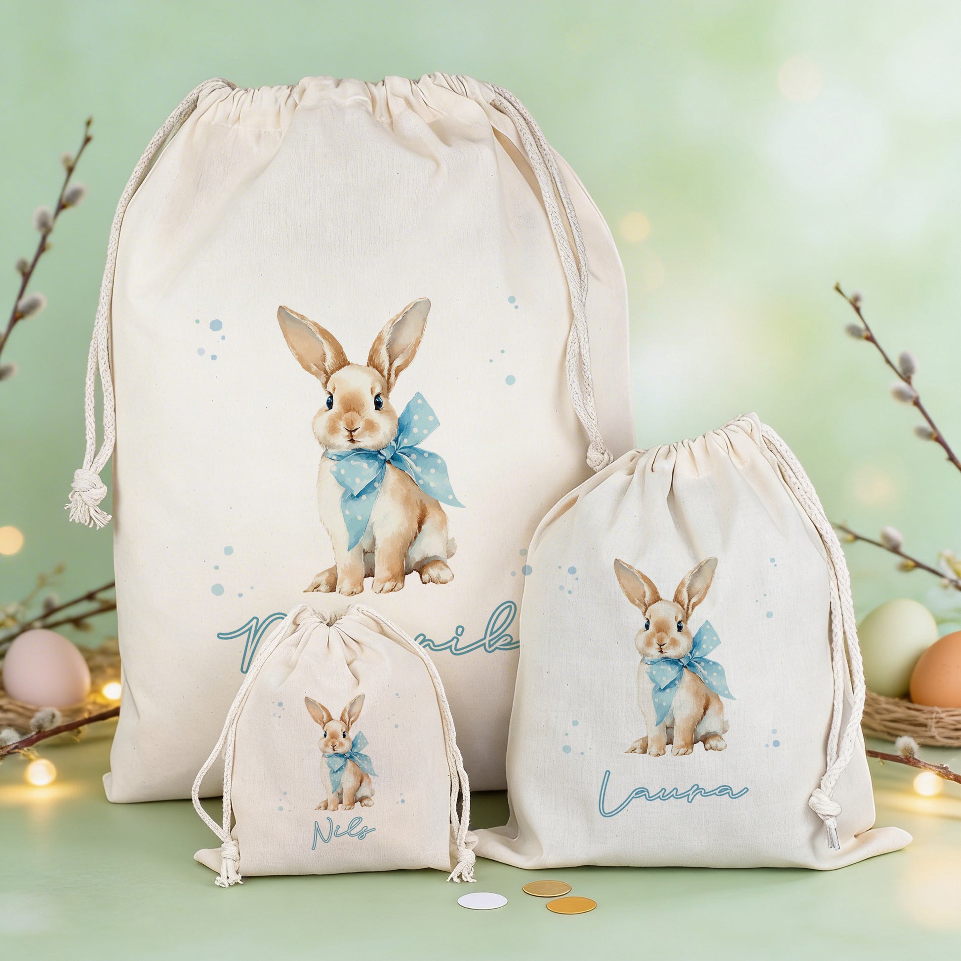 Personalisierter Stoffbeutel zu Ostern mit Hasenmotiv und Name auf naturfarbenem Geschenksack