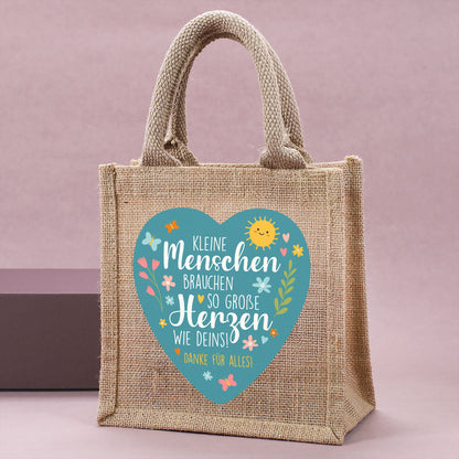 Jute-Geschenktüte als Dankeschön für Erzieher mit Wunschtext und Herz-Motiv