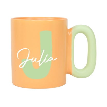 Personalisierte orange Tasse mit Initiale und Name freigestellt