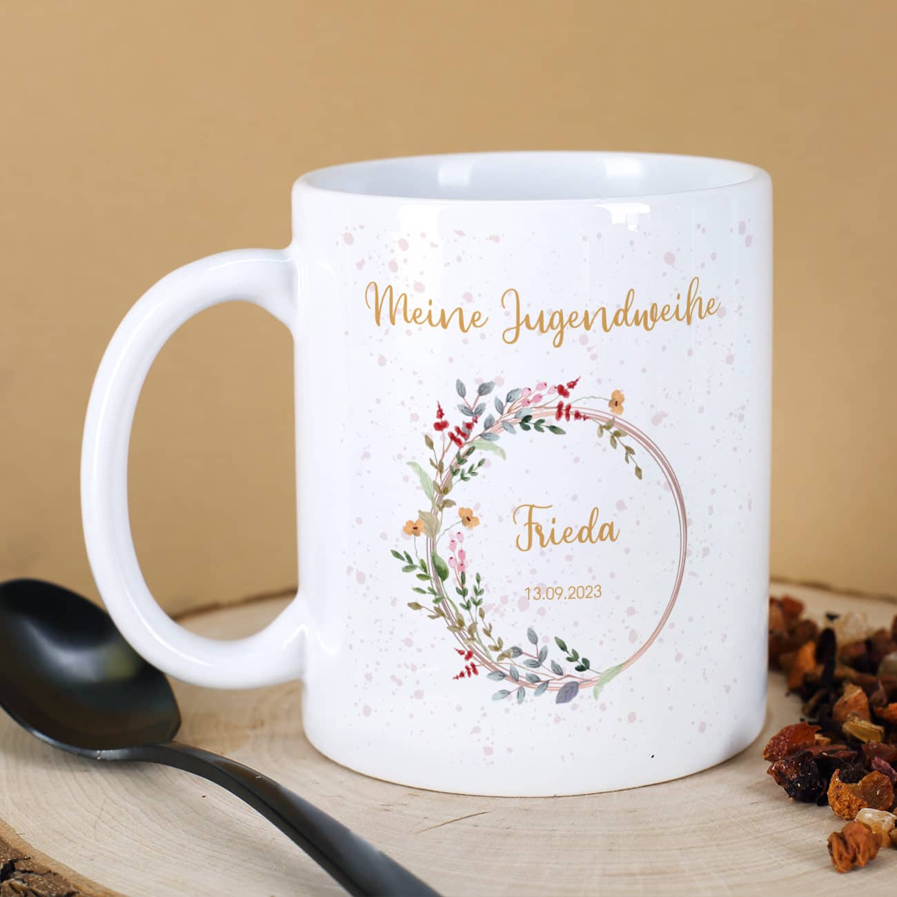 Tasse zur Jugendweihe mit Wildblumenmotiv, Name und Datum bedruckt