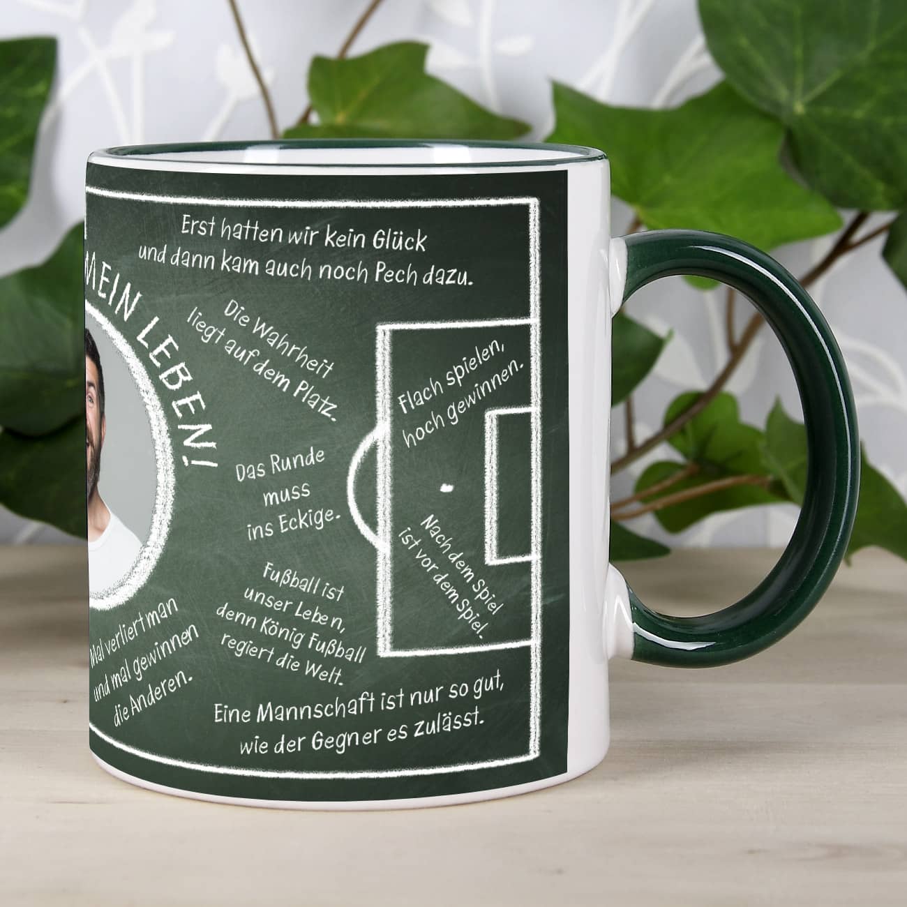 schlaue Fussballsprüche werden zusammen mit Ihrem Foto und Wunschtext auf weisse Tasse gedruckt
