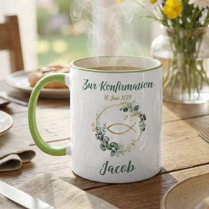 Personalisierte Tasse zur Konfirmation mit Ichthys-Fisch im Eukalyptuskranz, bedruckt mit Anlass „Zur Konfirmation“, Datum und Name „Jacob“