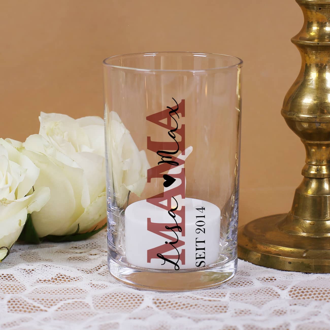 Teelichthalter mit Aufschrift MAMA und Text und Jahr personalisiert